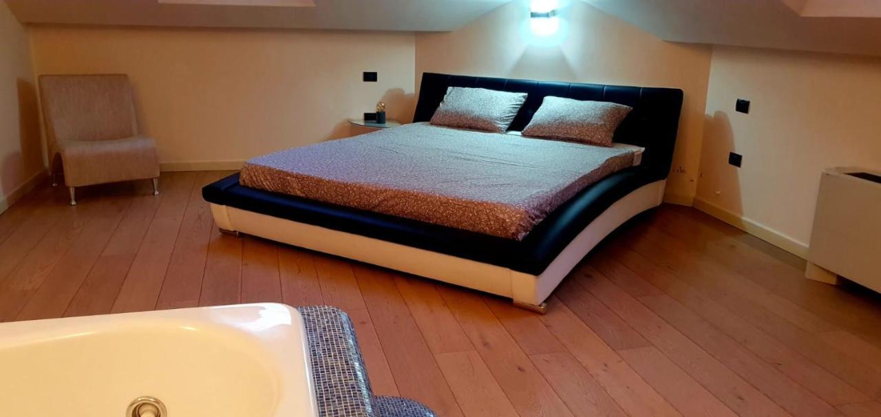 טימישוארה Central Terrace Escape With Jacuzzi מראה חיצוני תמונה