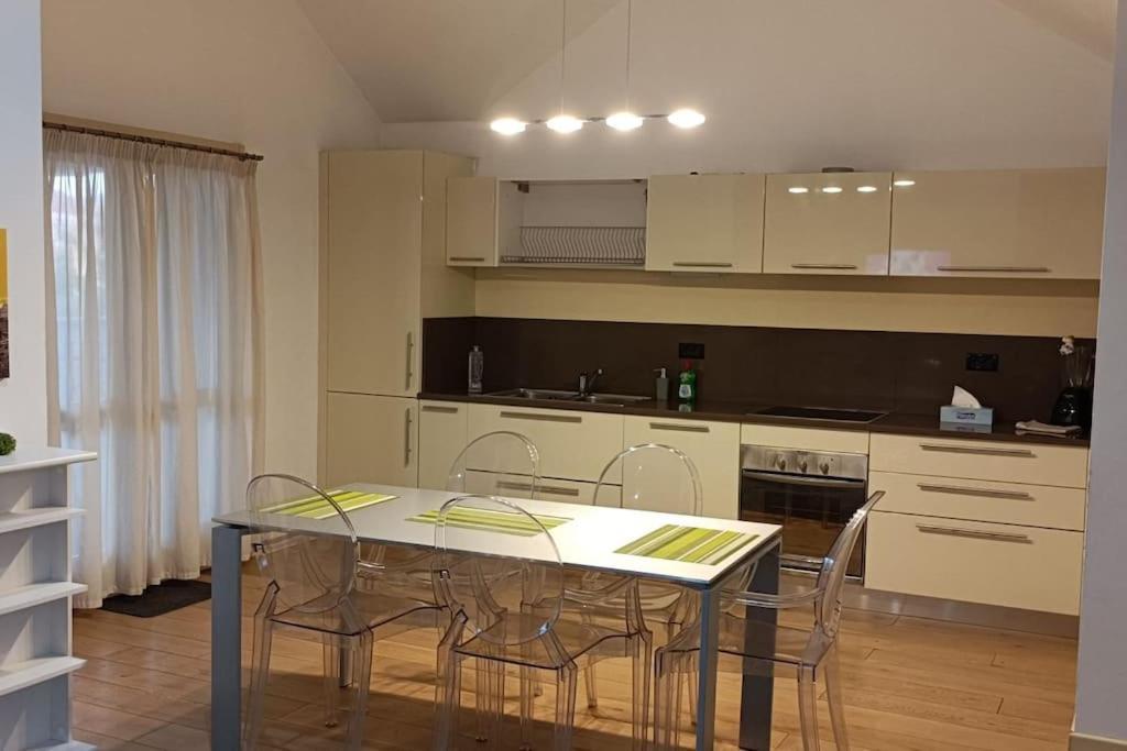 טימישוארה Central Terrace Escape With Jacuzzi מראה חיצוני תמונה