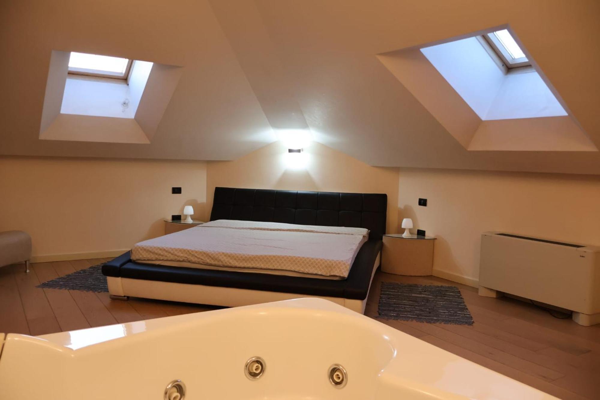טימישוארה Central Terrace Escape With Jacuzzi מראה חיצוני תמונה