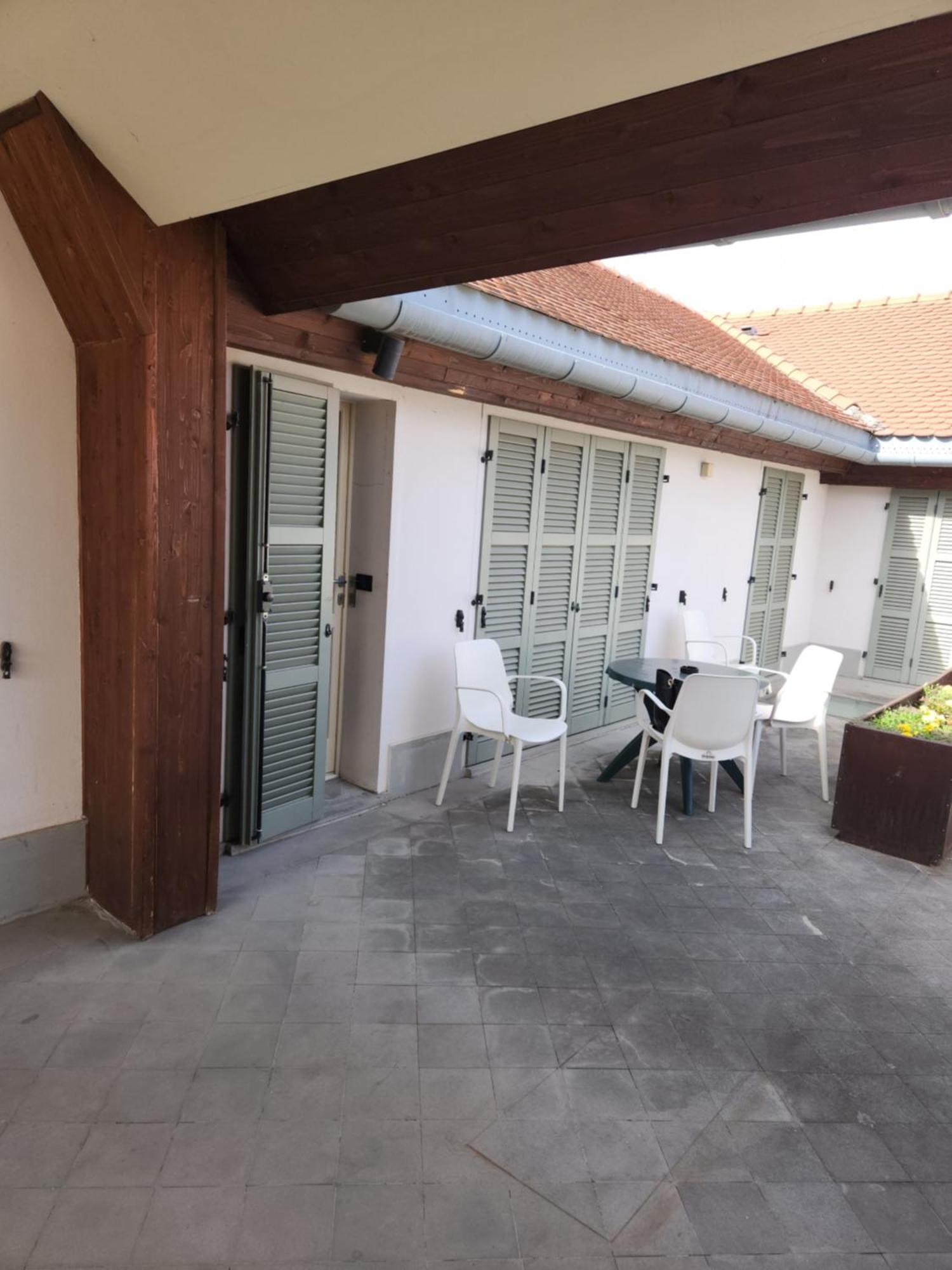טימישוארה Central Terrace Escape With Jacuzzi מראה חיצוני תמונה